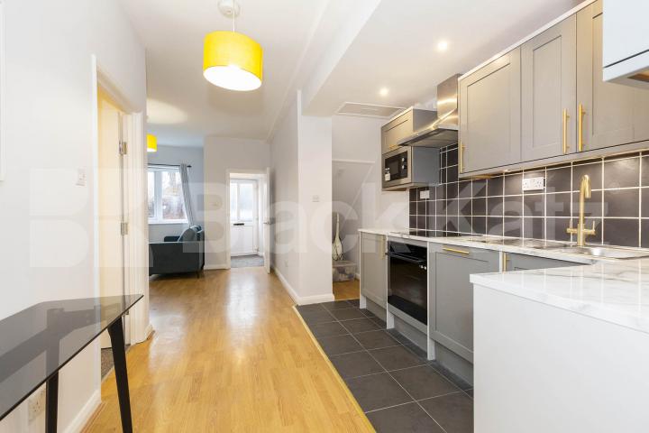 Newly refurbished one bed with a study room mins to tube and shops  York Mews, Kentish Town